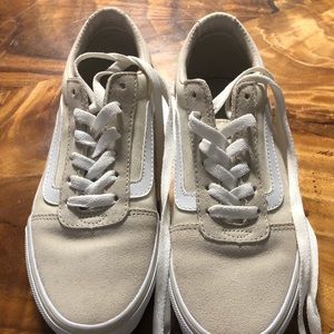 Women’s Vans Sneakers 6.5 Tan Canvas
